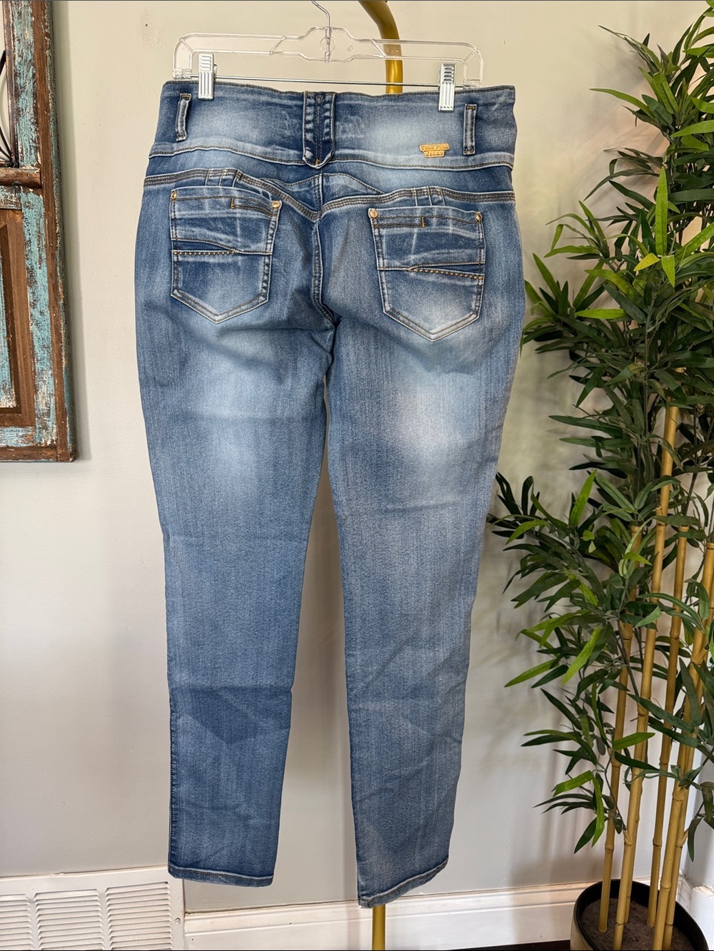 Tush push light Wash Skinny Jeans with Subtle Fading pocket designs EUC